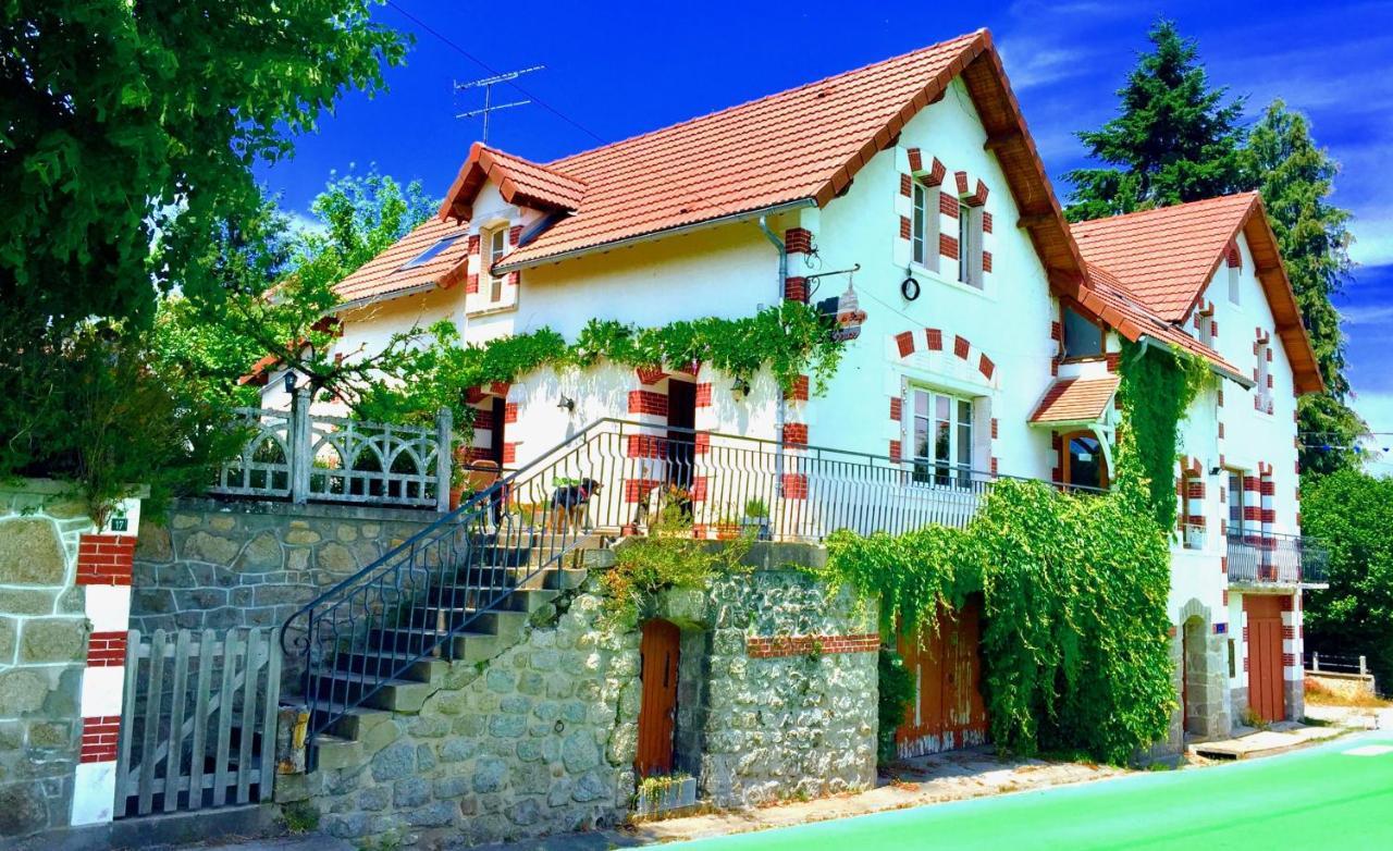 Chambres Chez L'Habitant Et Table D'Hotes Crocq "Le Vieil Hotel" Exterior photo